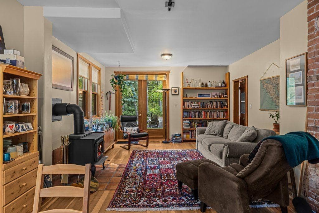 A and B, 132 Rundle Crescent 