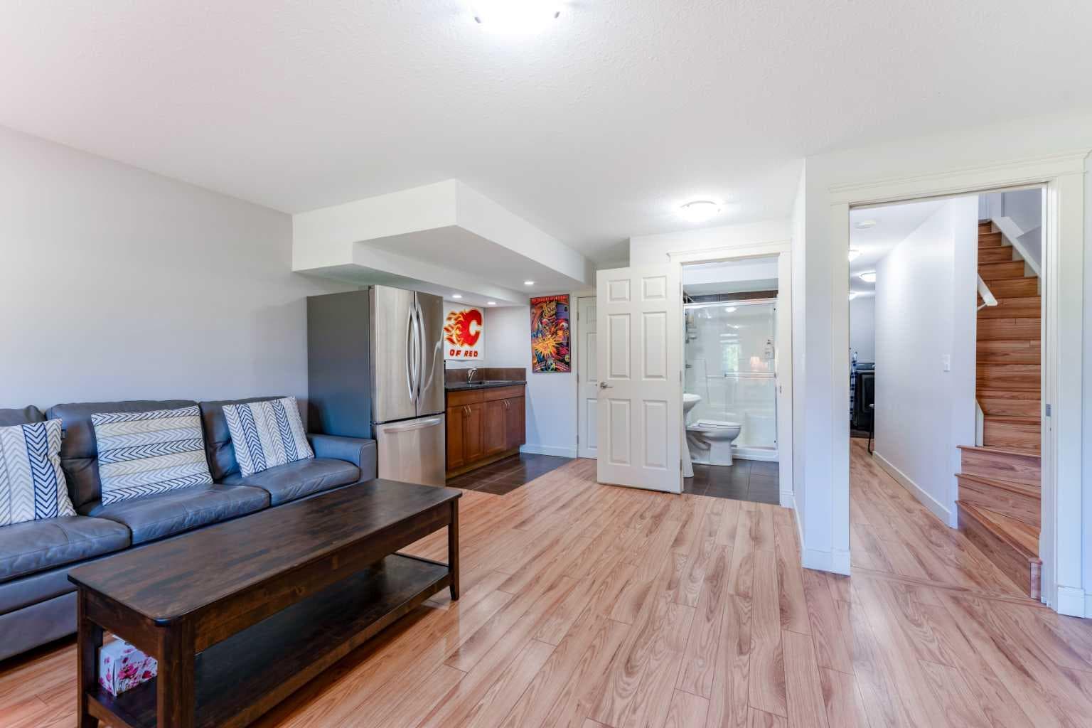 222 Bayside Point SW