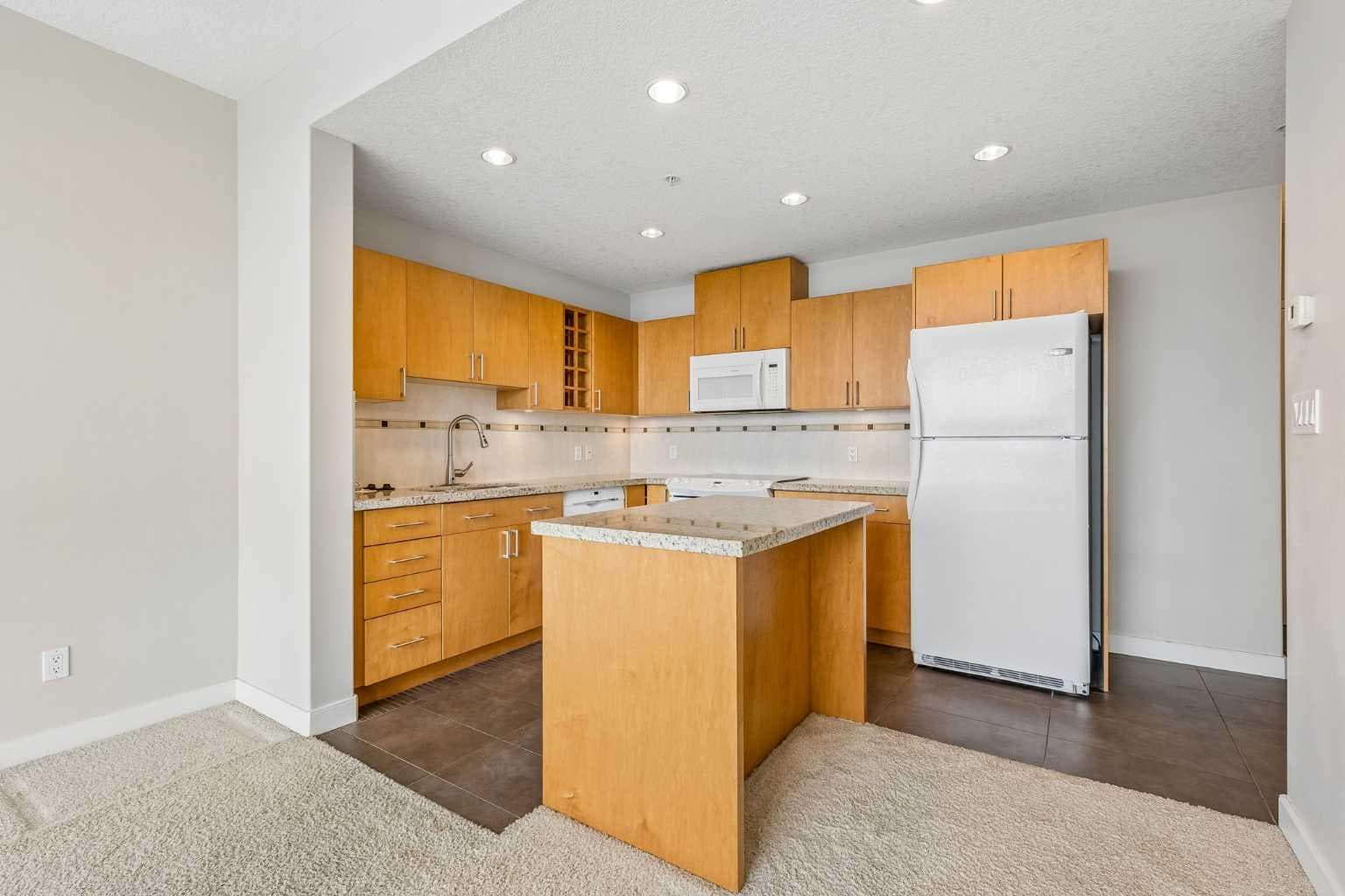 2204, 77 Spruce Place SW