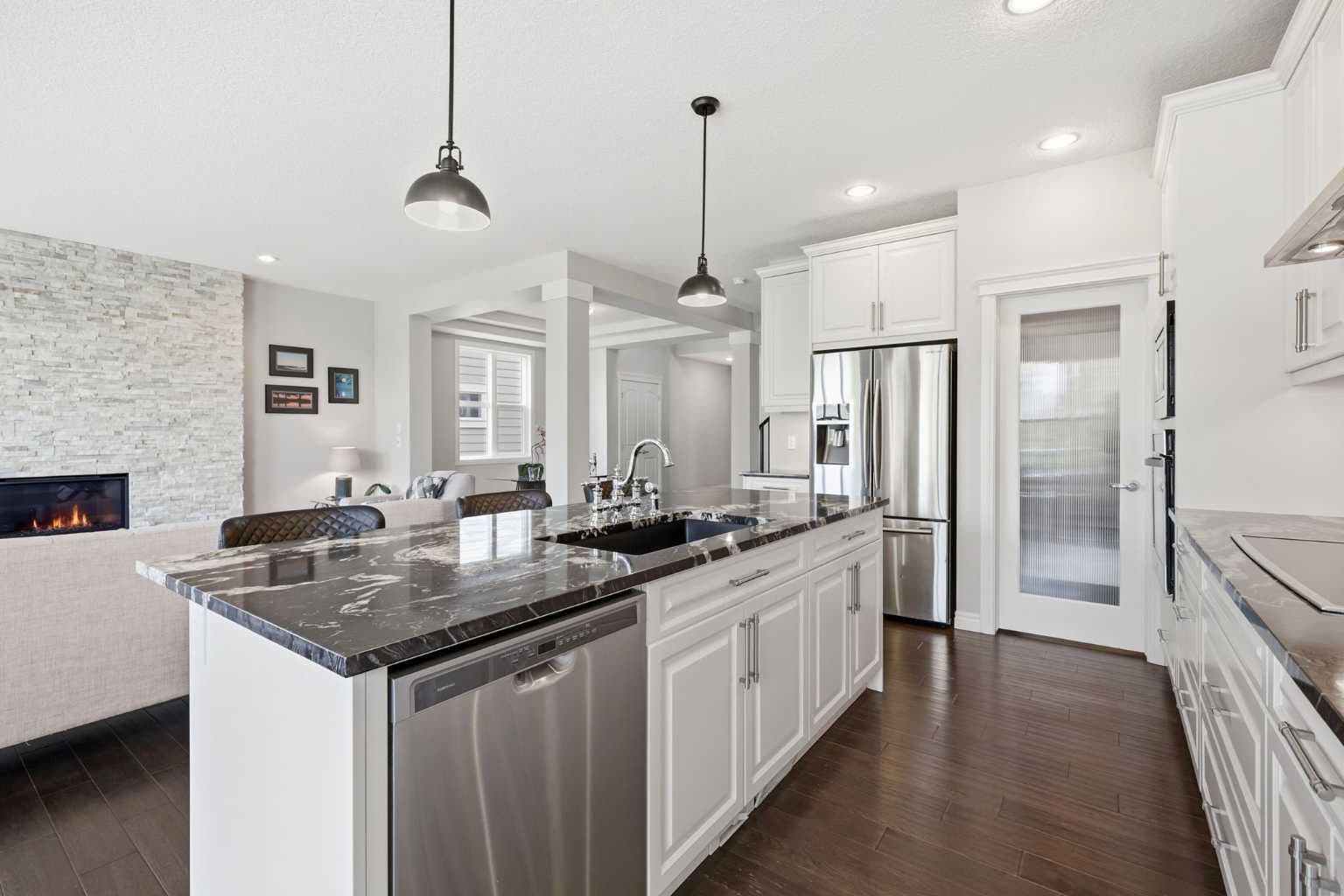 190 Riviera View 