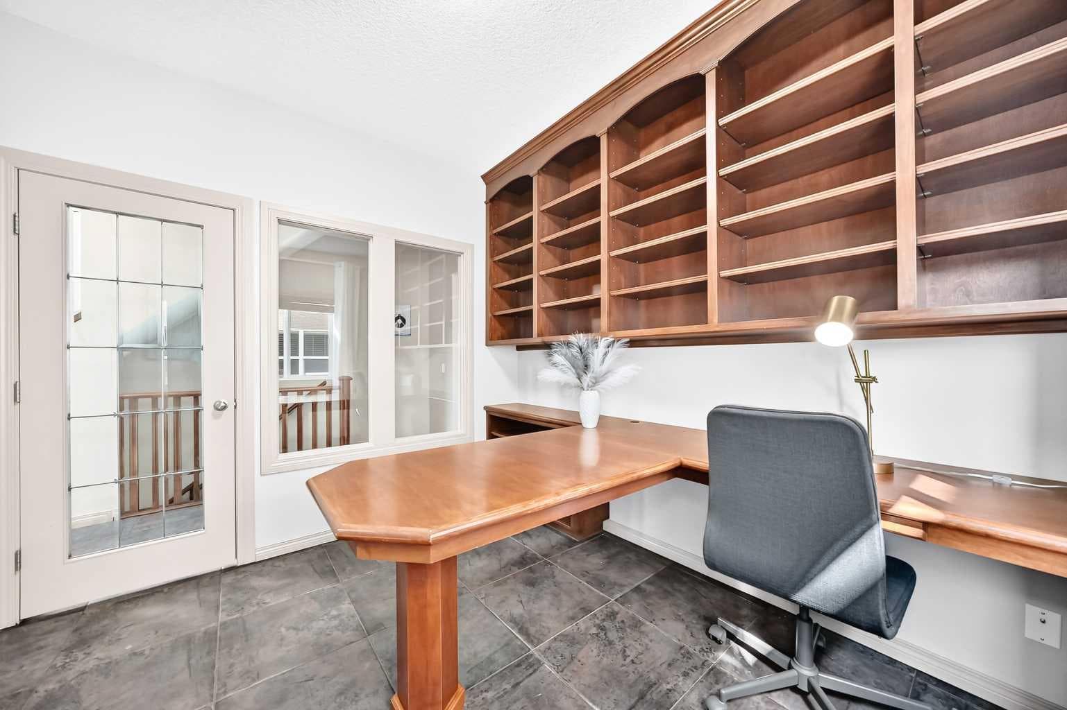 14 Springborough Crescent SW