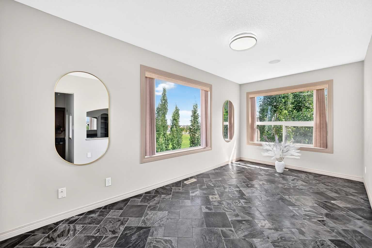 14 Springborough Crescent SW