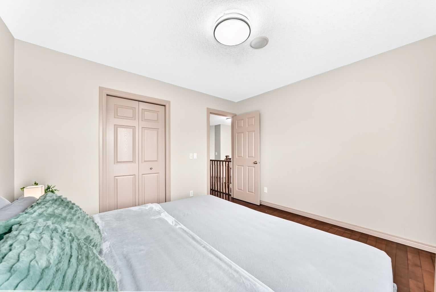 14 Springborough Crescent SW