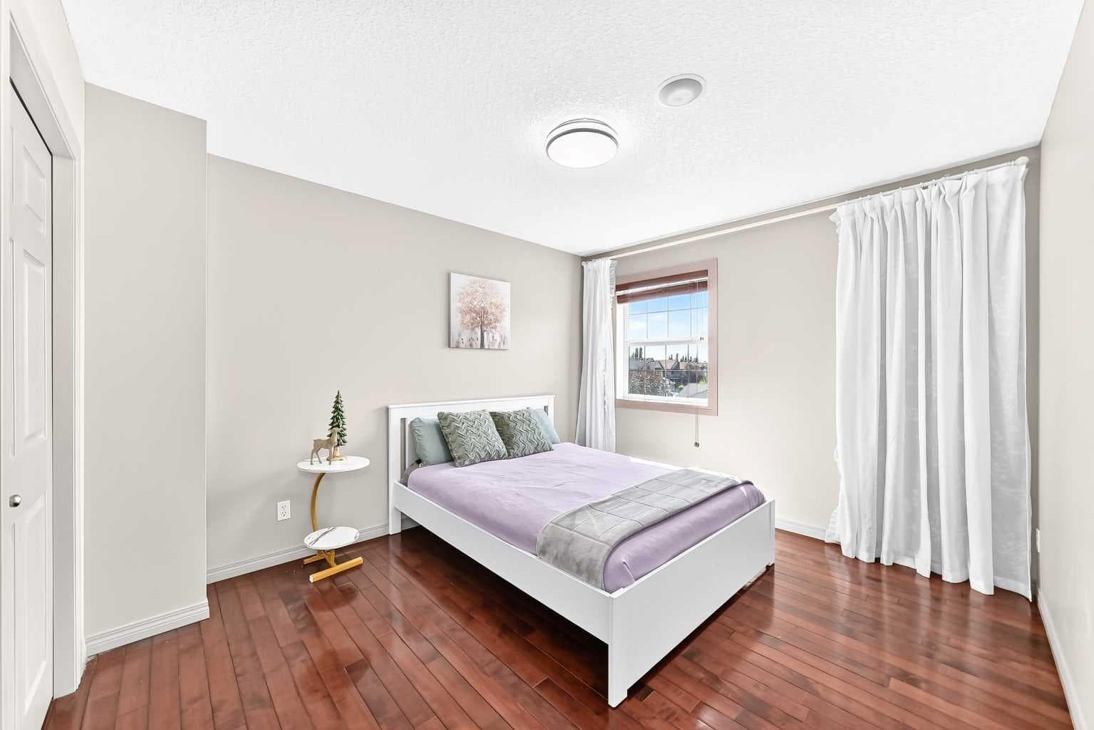 14 Springborough Crescent SW