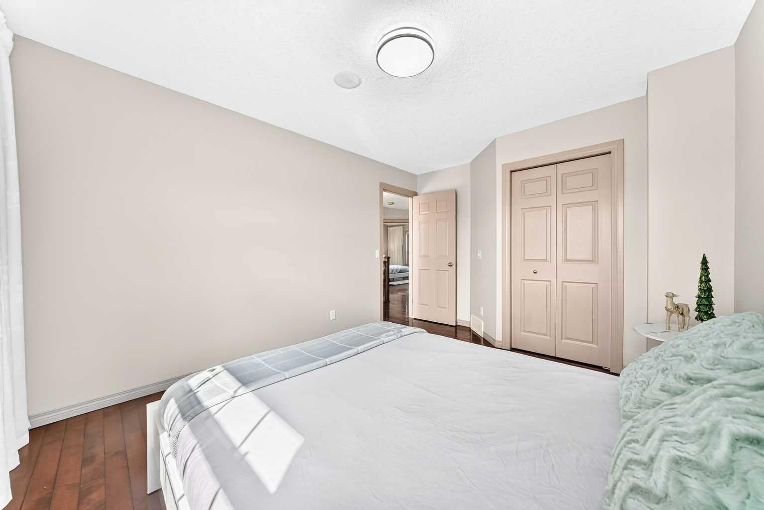 14 Springborough Crescent SW