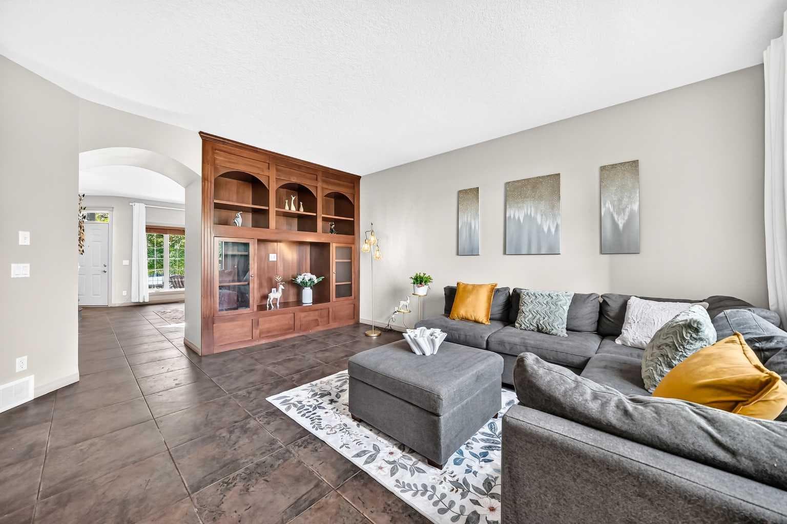 14 Springborough Crescent SW