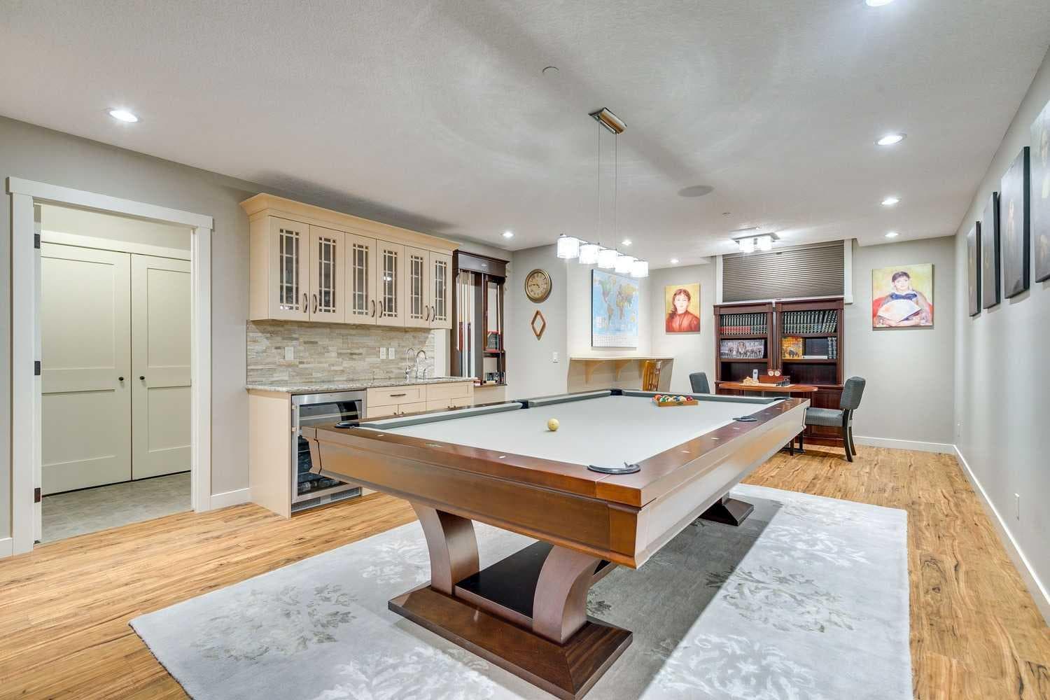 215 Patton Court SW
