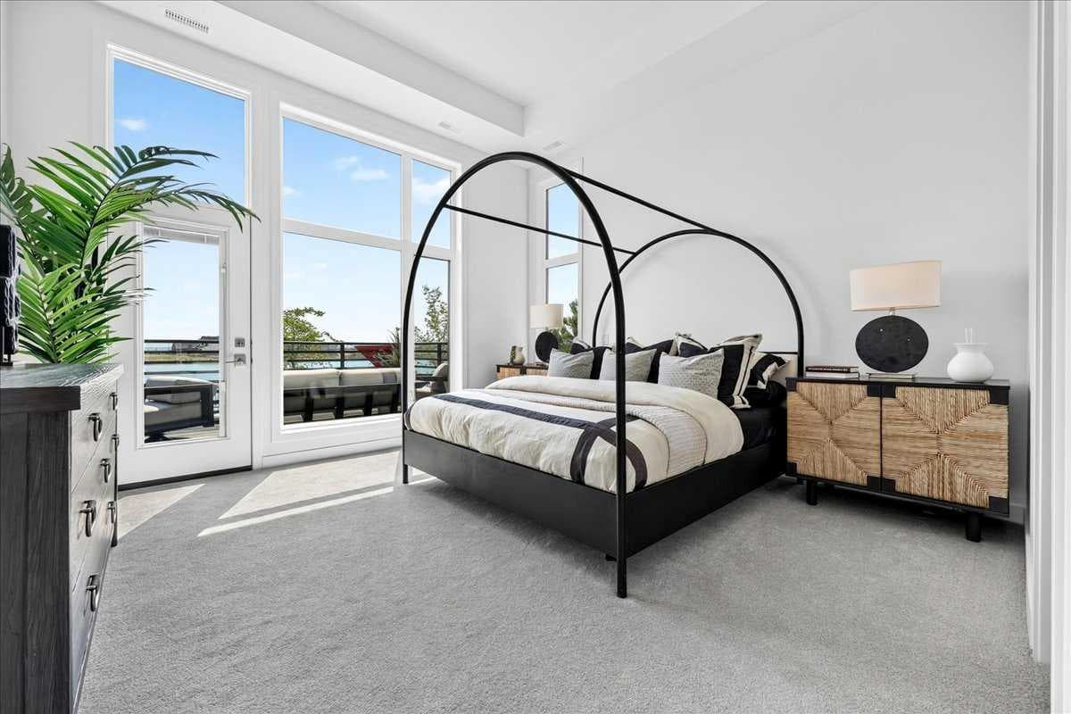 102, 150 Marina Cove SE
