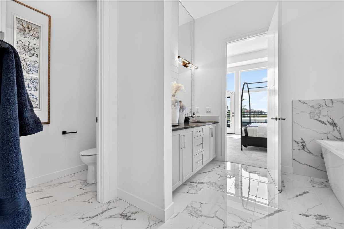 102, 150 Marina Cove SE