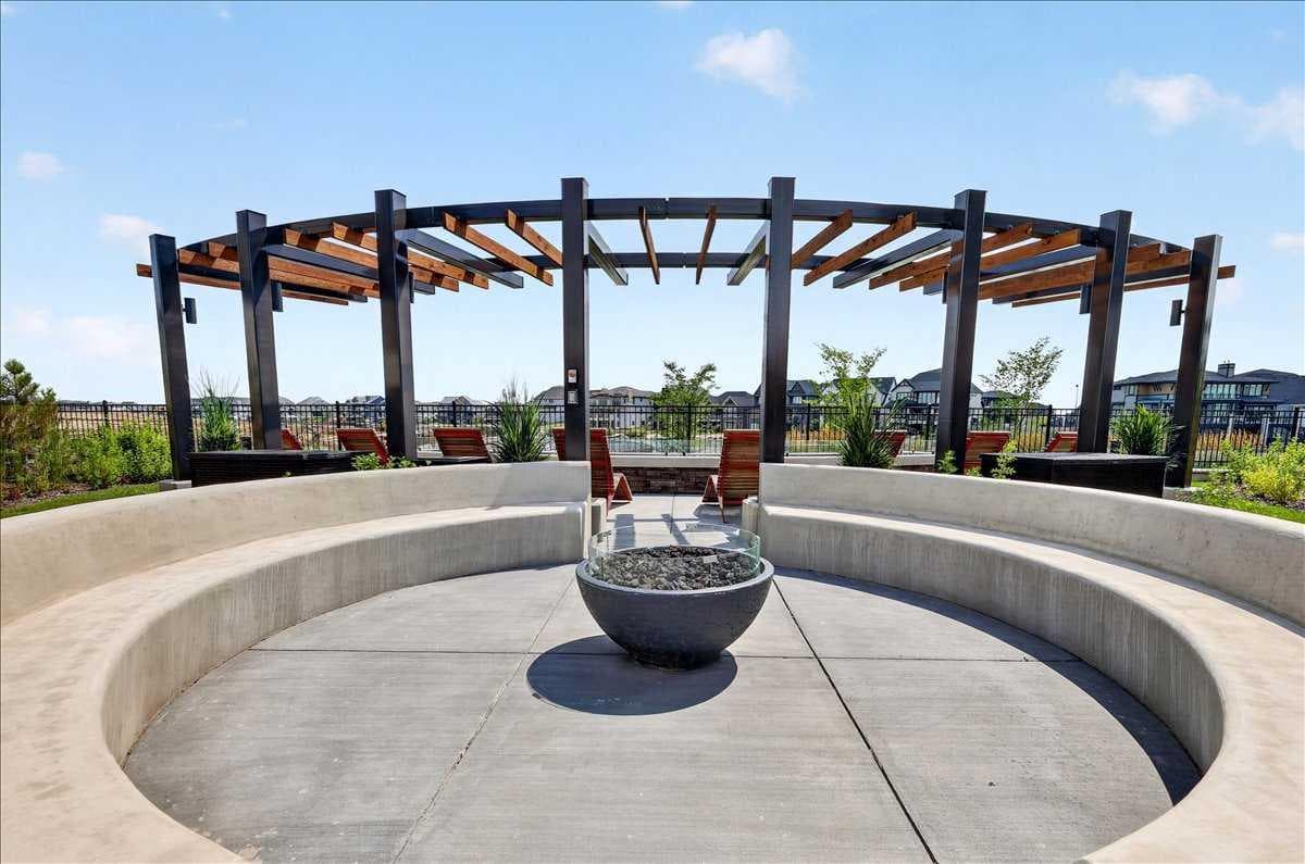 102, 150 Marina Cove SE