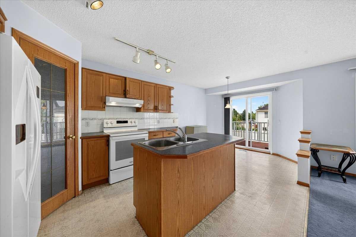 74 Anaheim Gardens NE