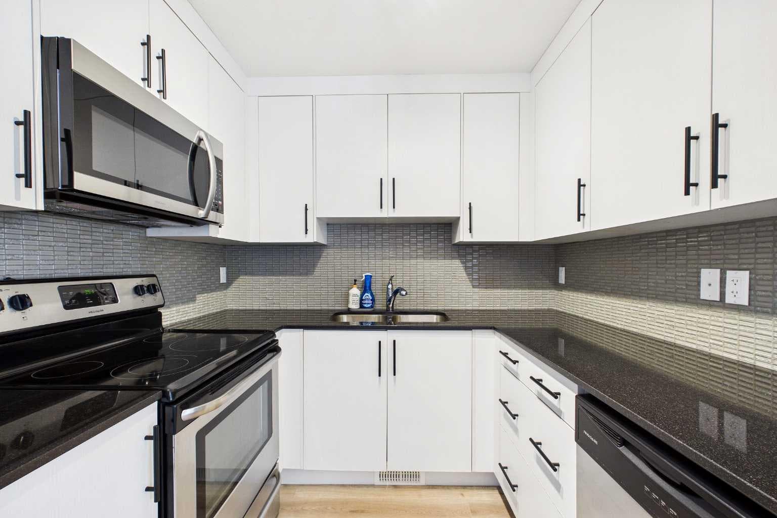1, 67 West Coach Manor SW