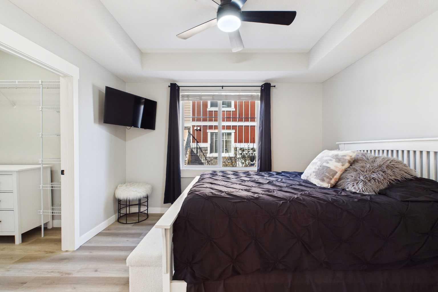 1, 67 West Coach Manor SW