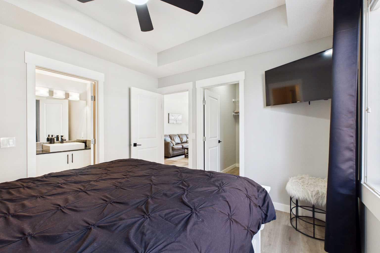 1, 67 West Coach Manor SW