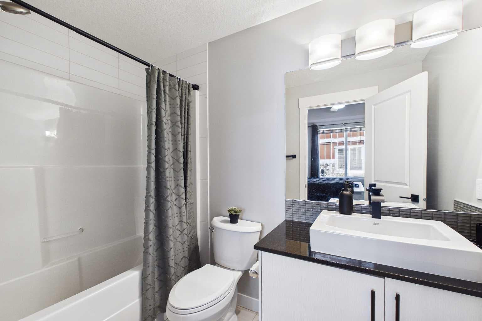 1, 67 West Coach Manor SW