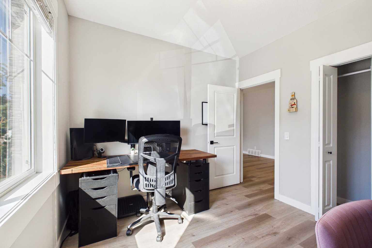 1, 67 West Coach Manor SW