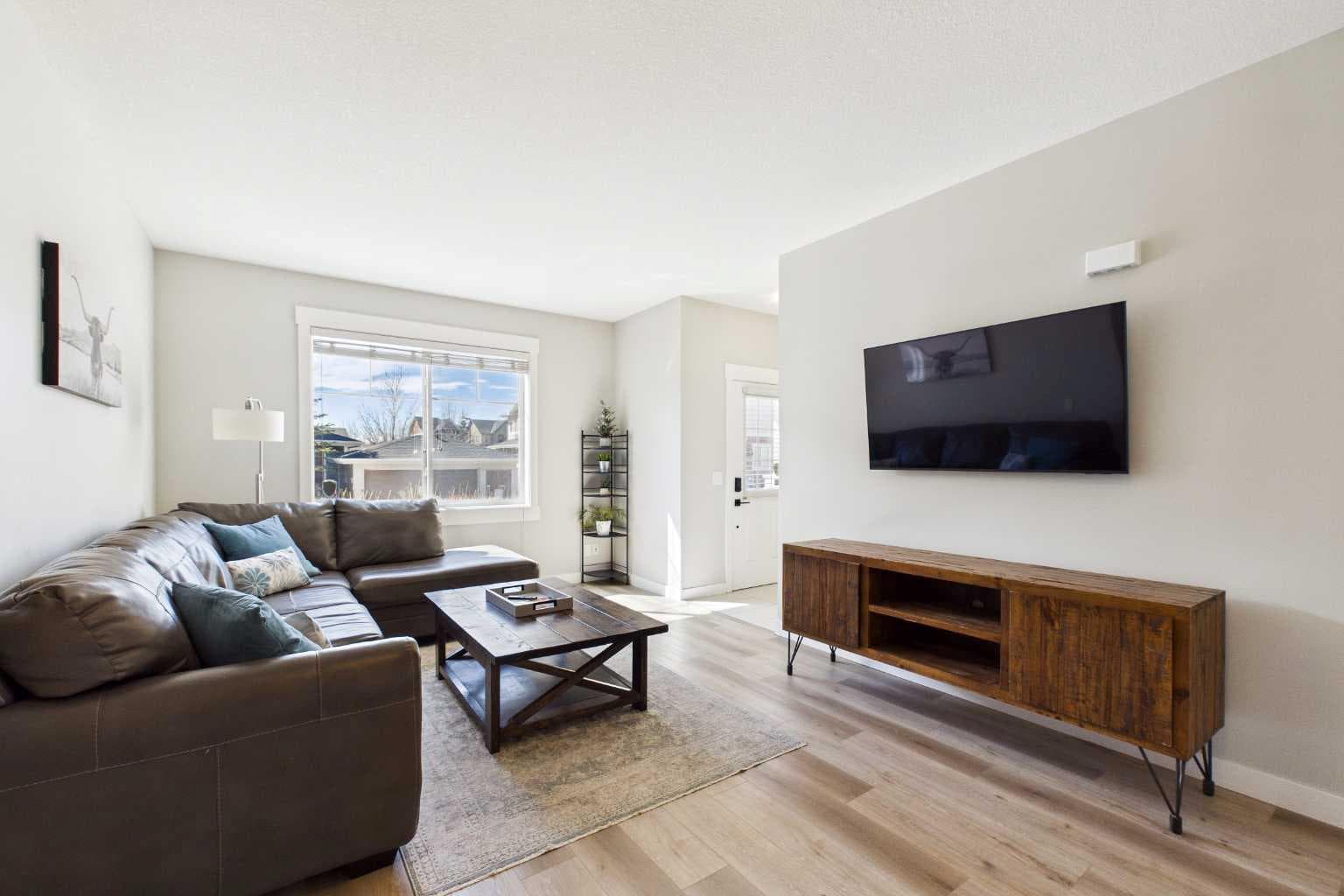 1, 67 West Coach Manor SW
