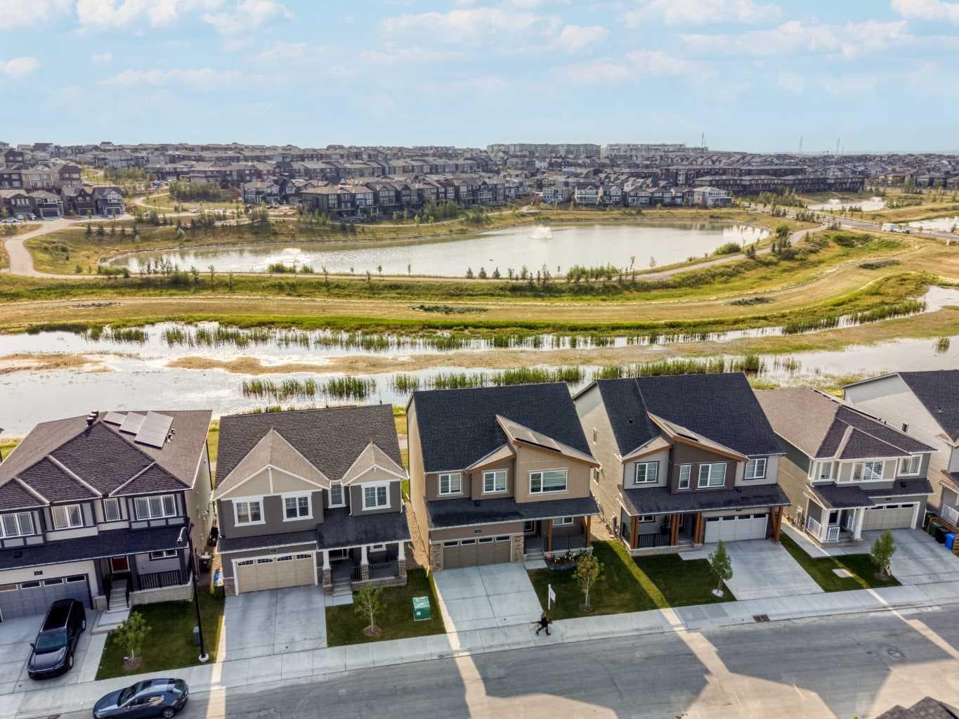 155 Carringford View NW