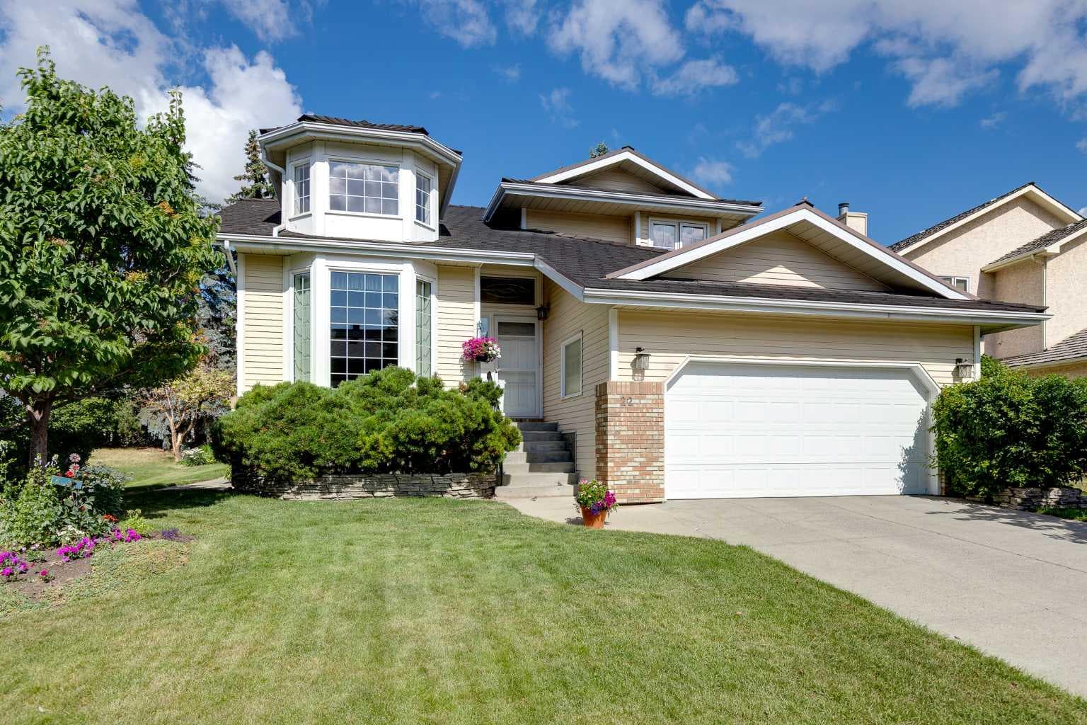 22 Varsity Estates View NW
