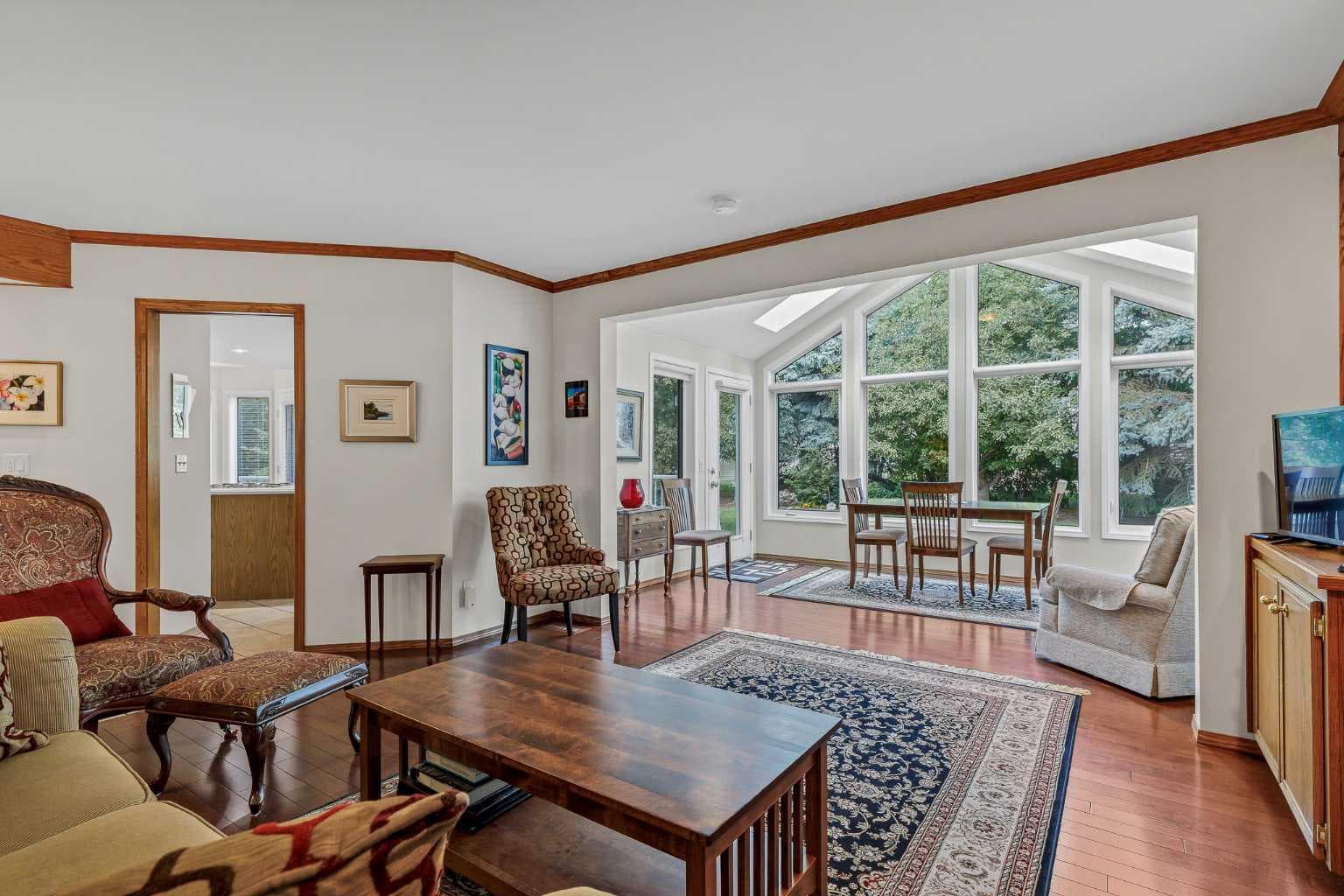 22 Varsity Estates View NW