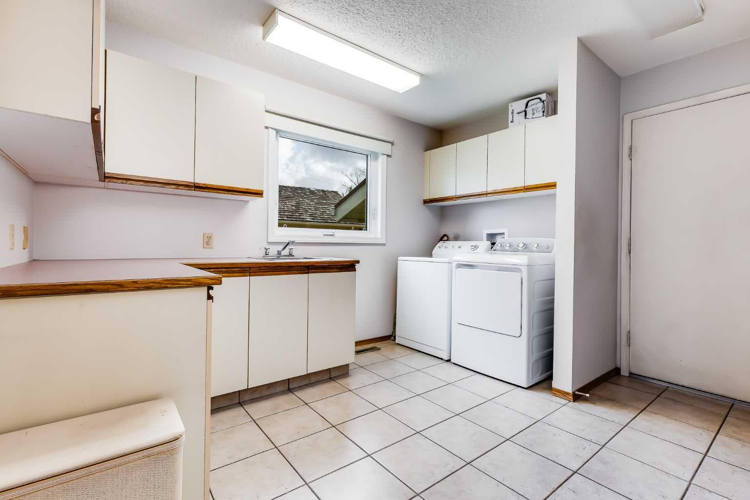 22 Varsity Estates View NW