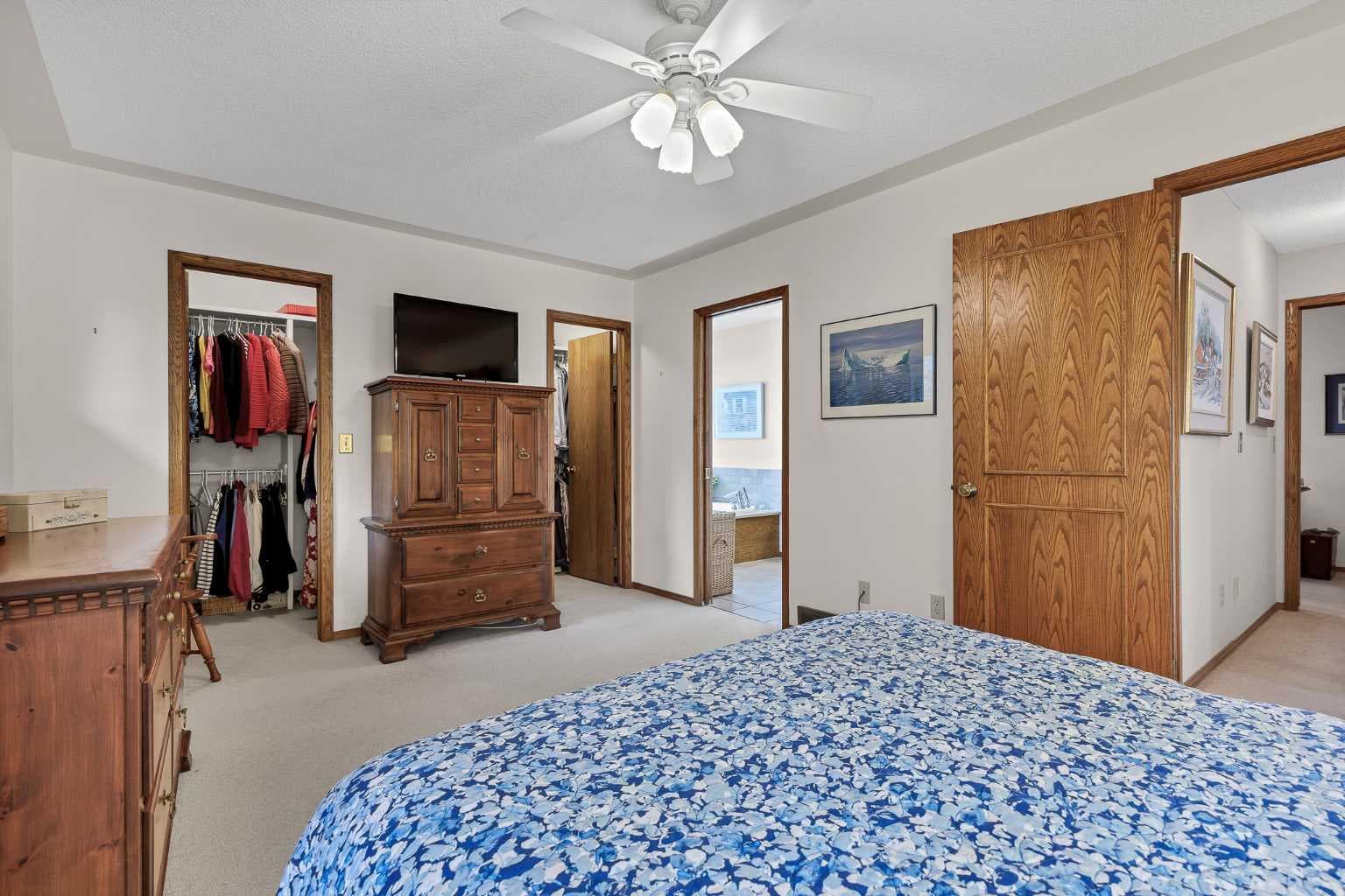 22 Varsity Estates View NW