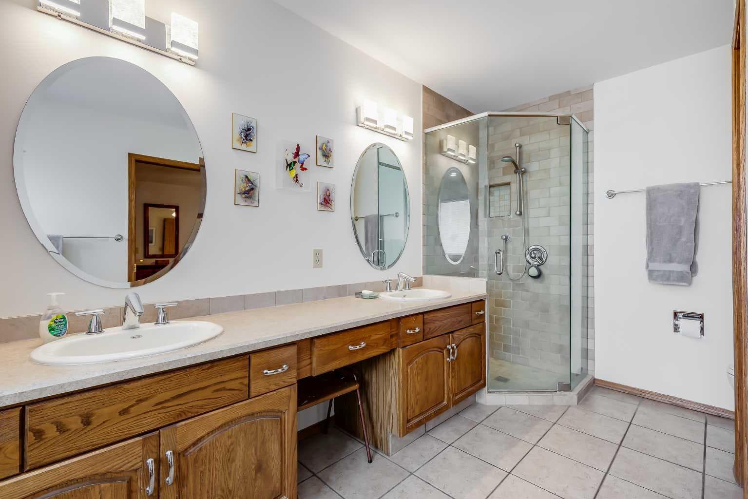 22 Varsity Estates View NW