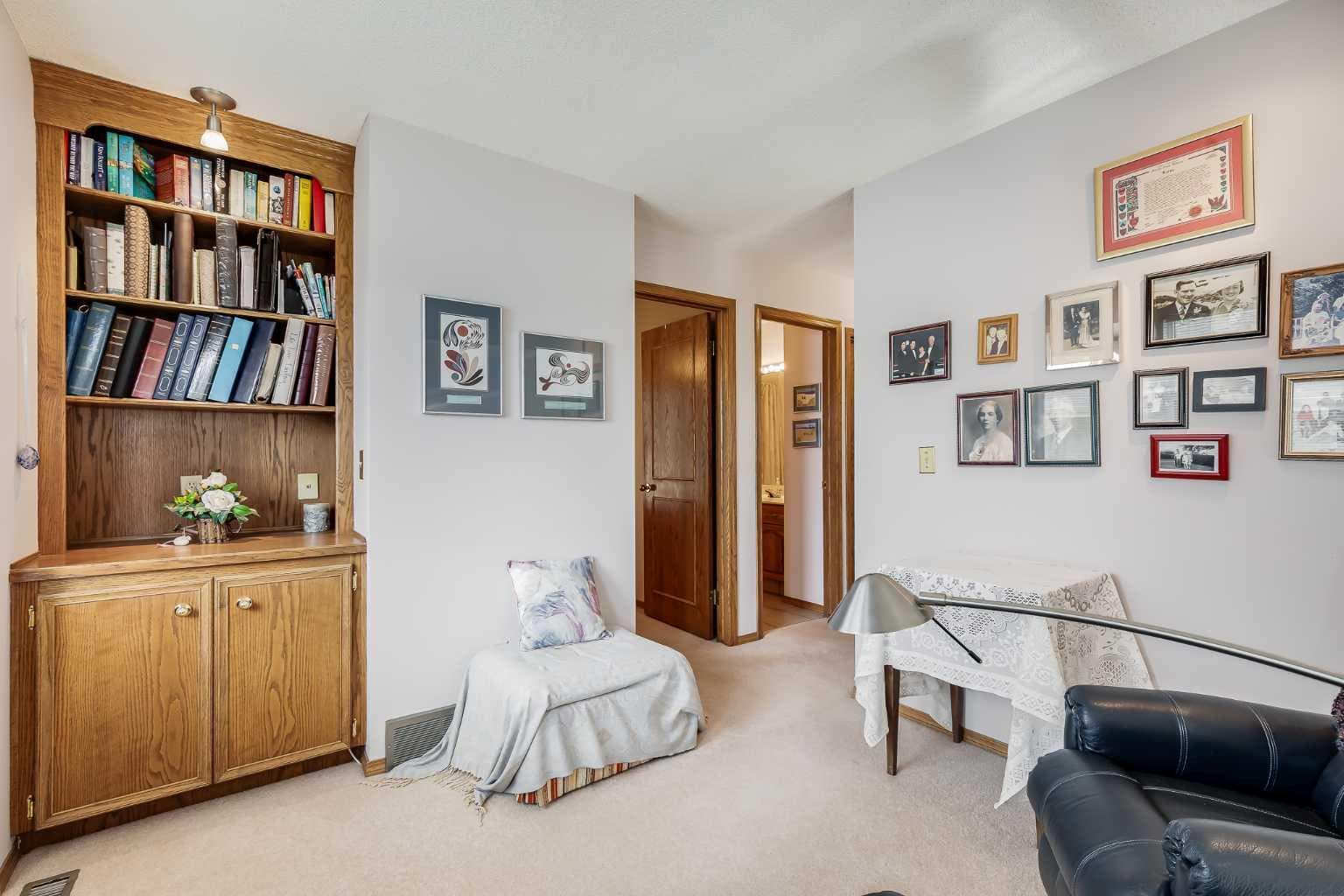 22 Varsity Estates View NW