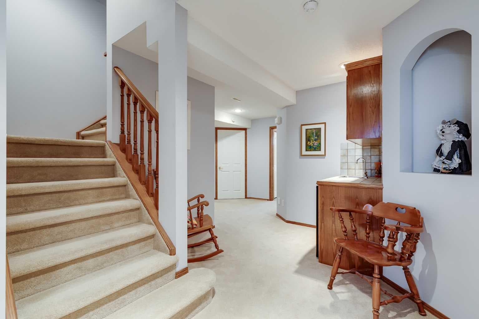 22 Varsity Estates View NW