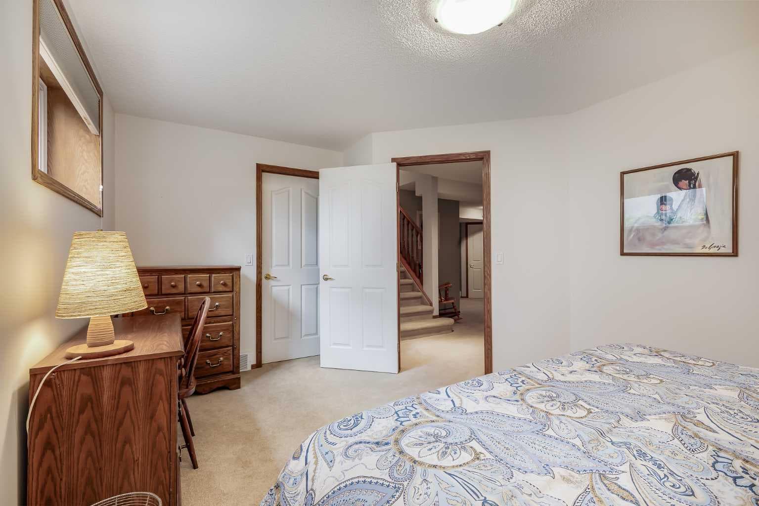 22 Varsity Estates View NW