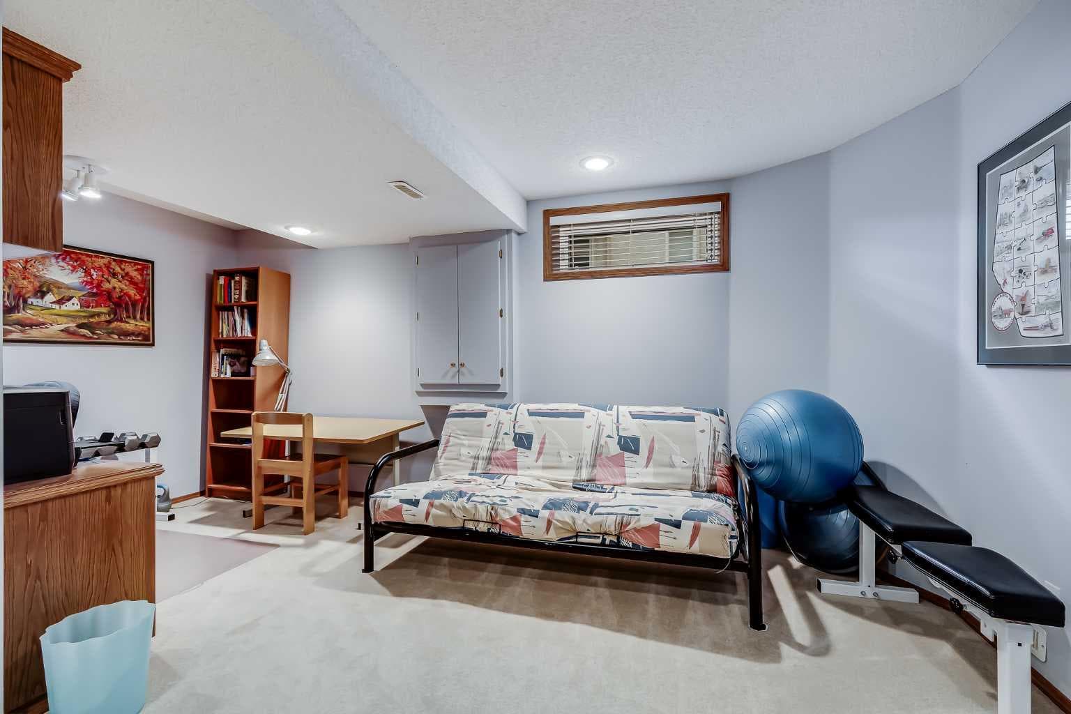 22 Varsity Estates View NW