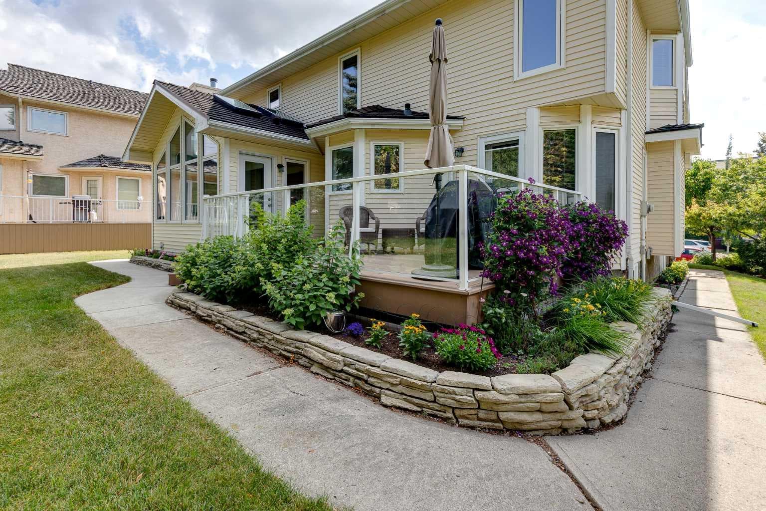22 Varsity Estates View NW