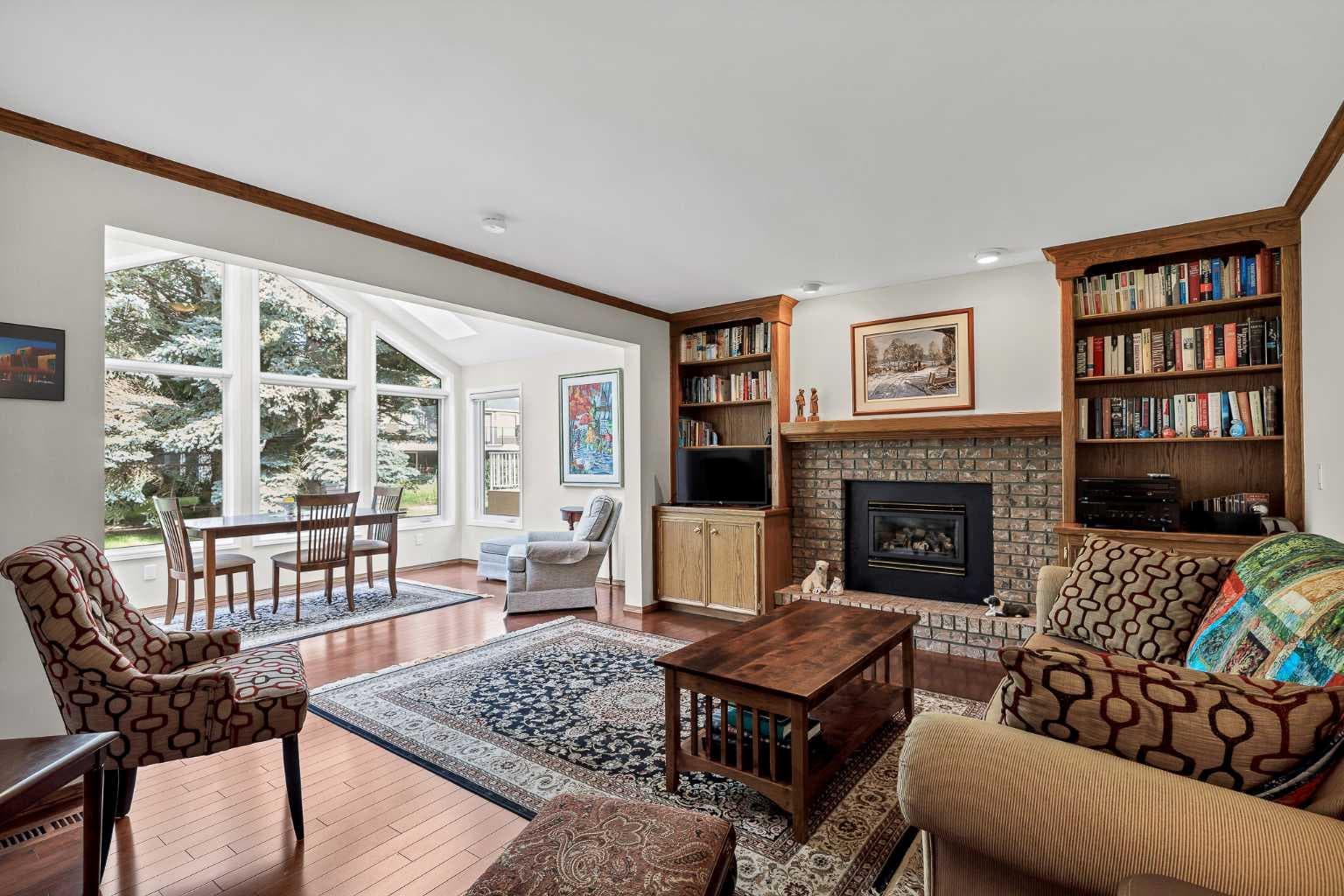 22 Varsity Estates View NW
