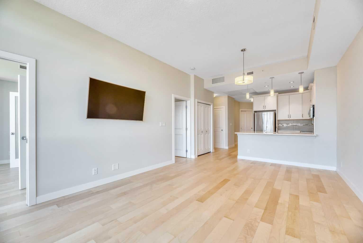1103, 16 Varsity Estates Circle NW