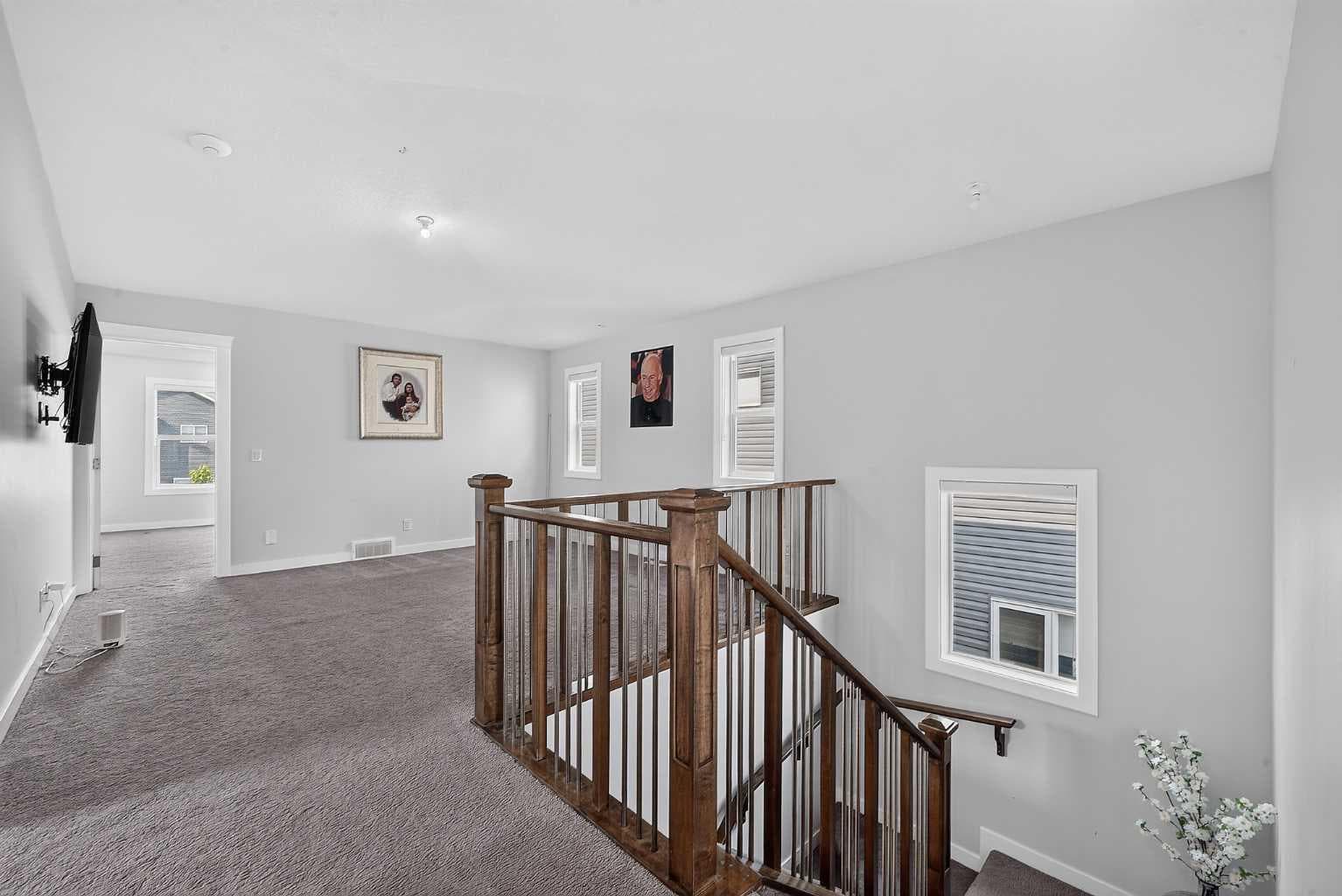 2177 Ravensdun Crescent SE