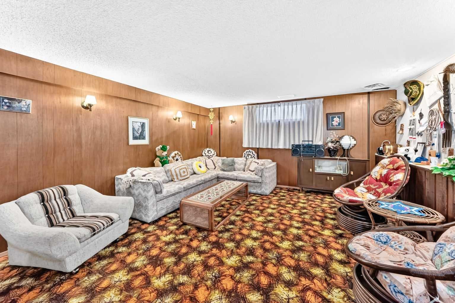 1 Cochrane Crescent 