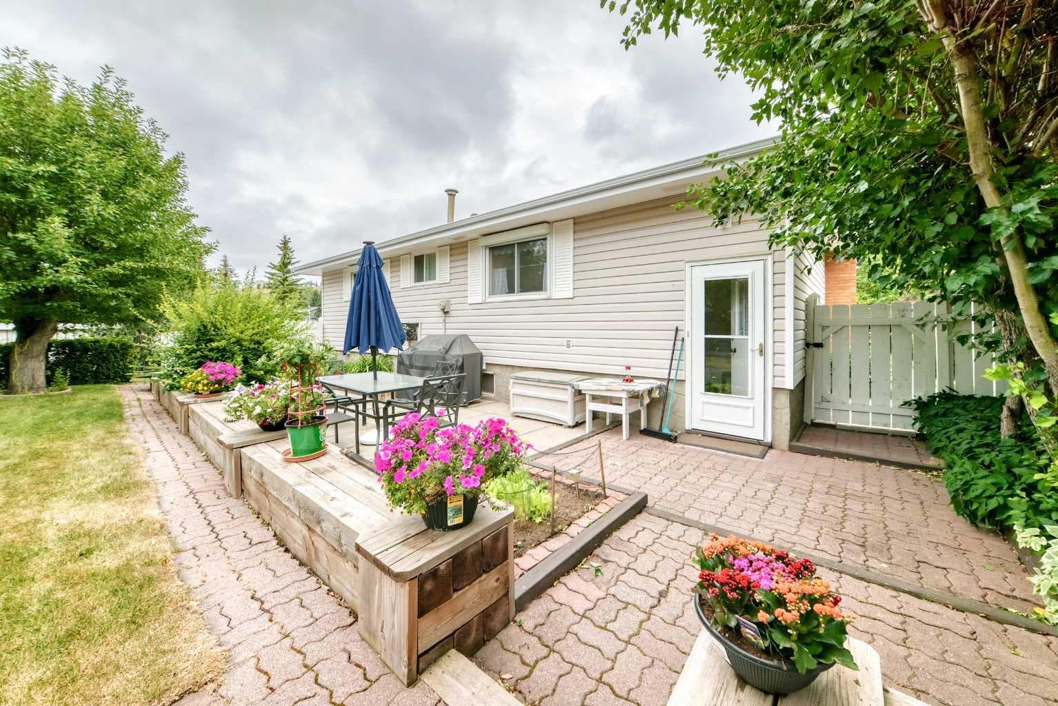 1 Cochrane Crescent 