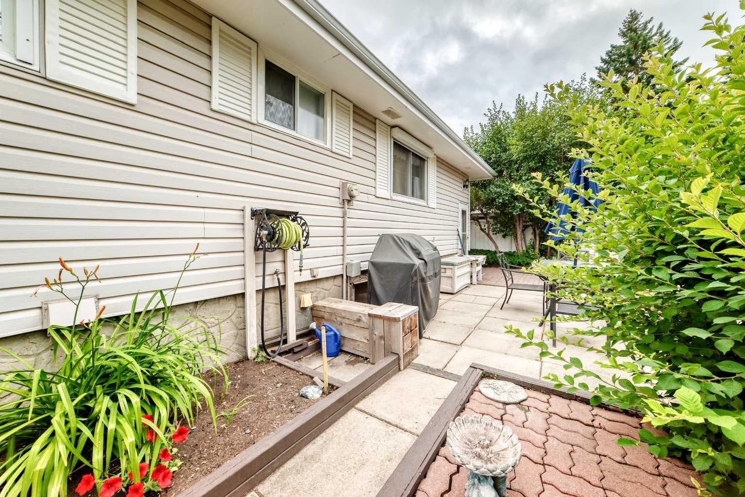 1 Cochrane Crescent 