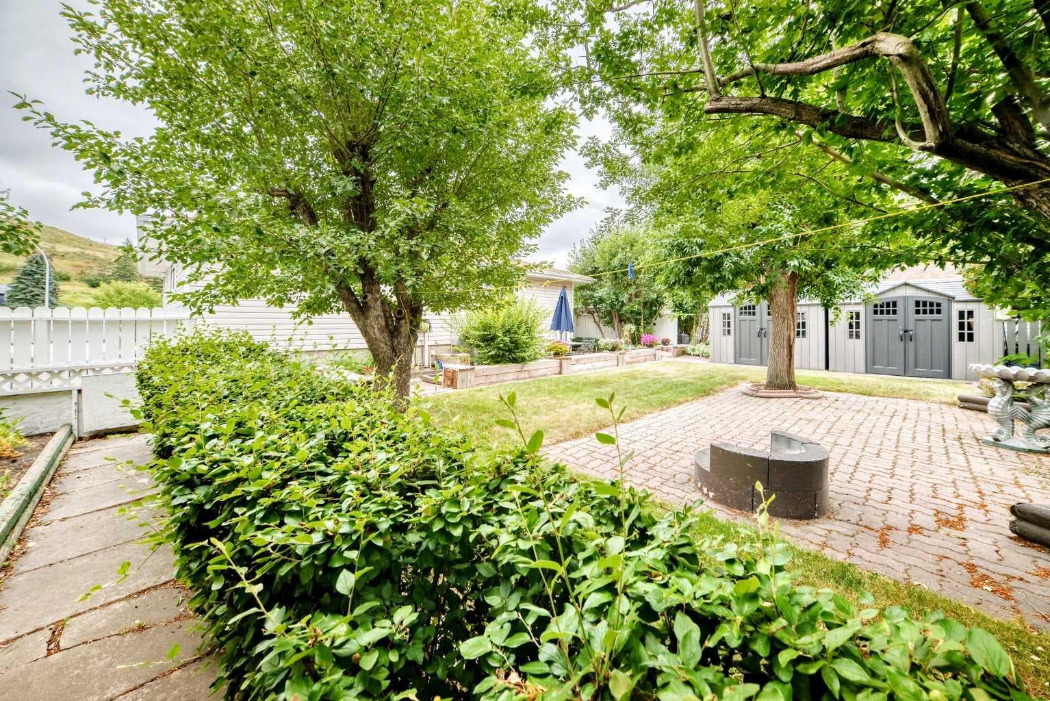 1 Cochrane Crescent 