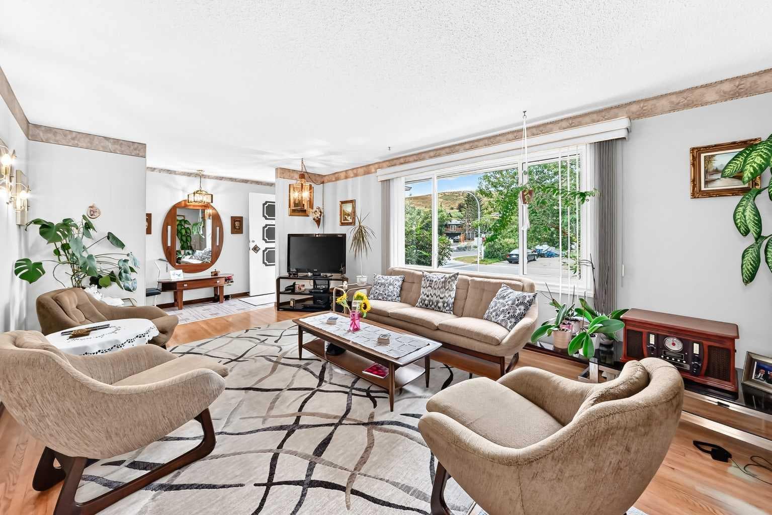 1 Cochrane Crescent 
