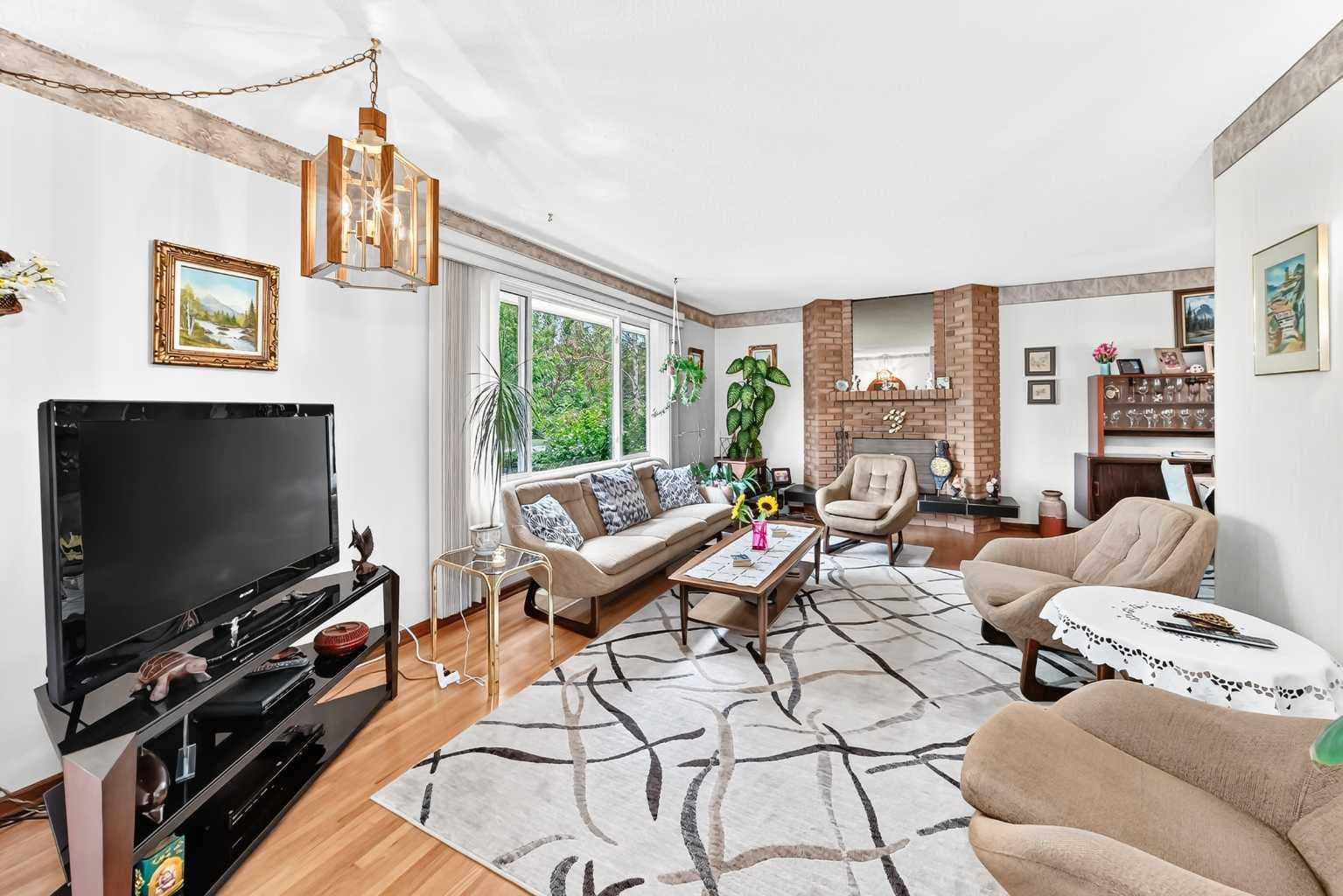 1 Cochrane Crescent 