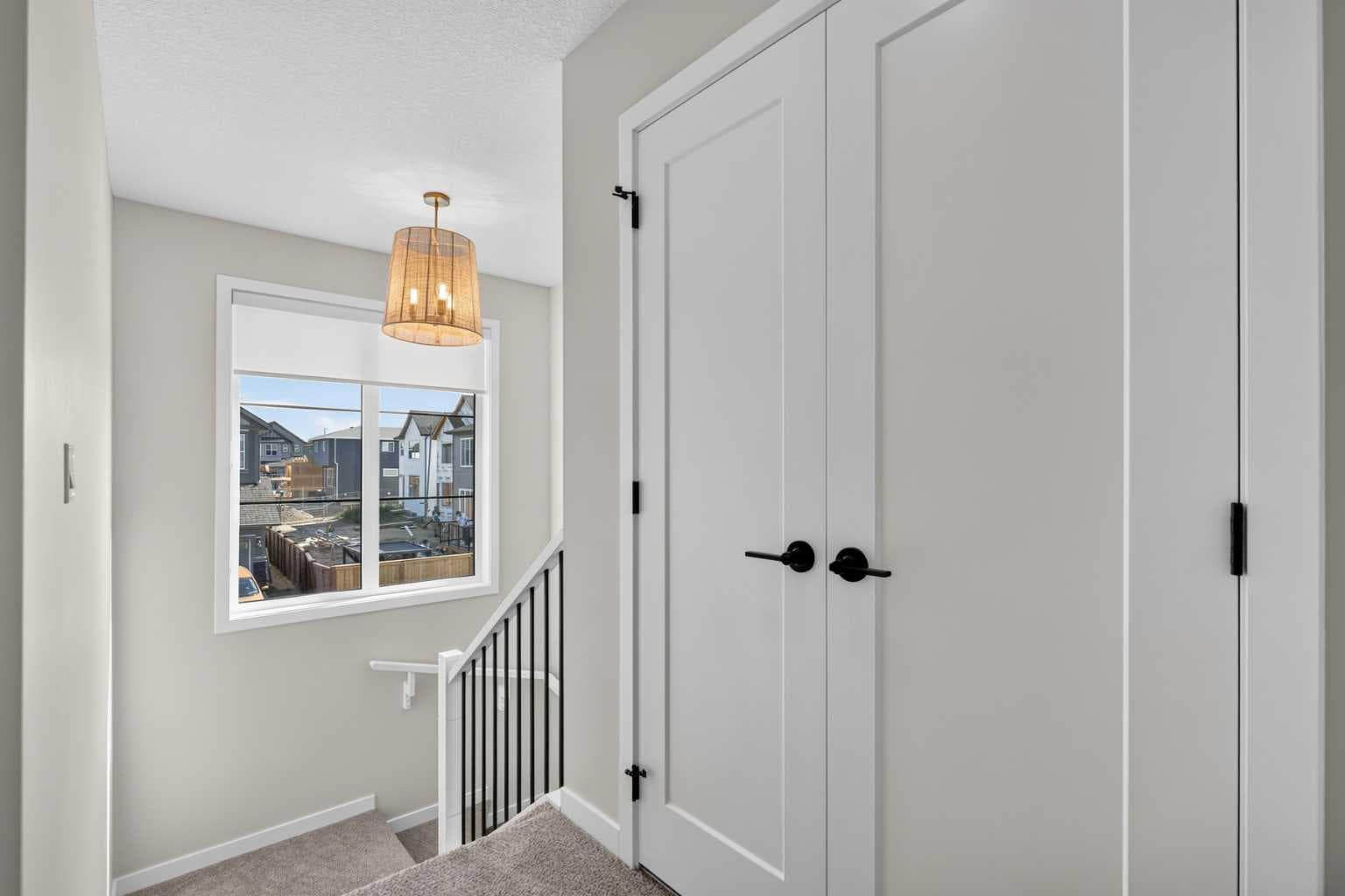18 Chinook Winds Court SW