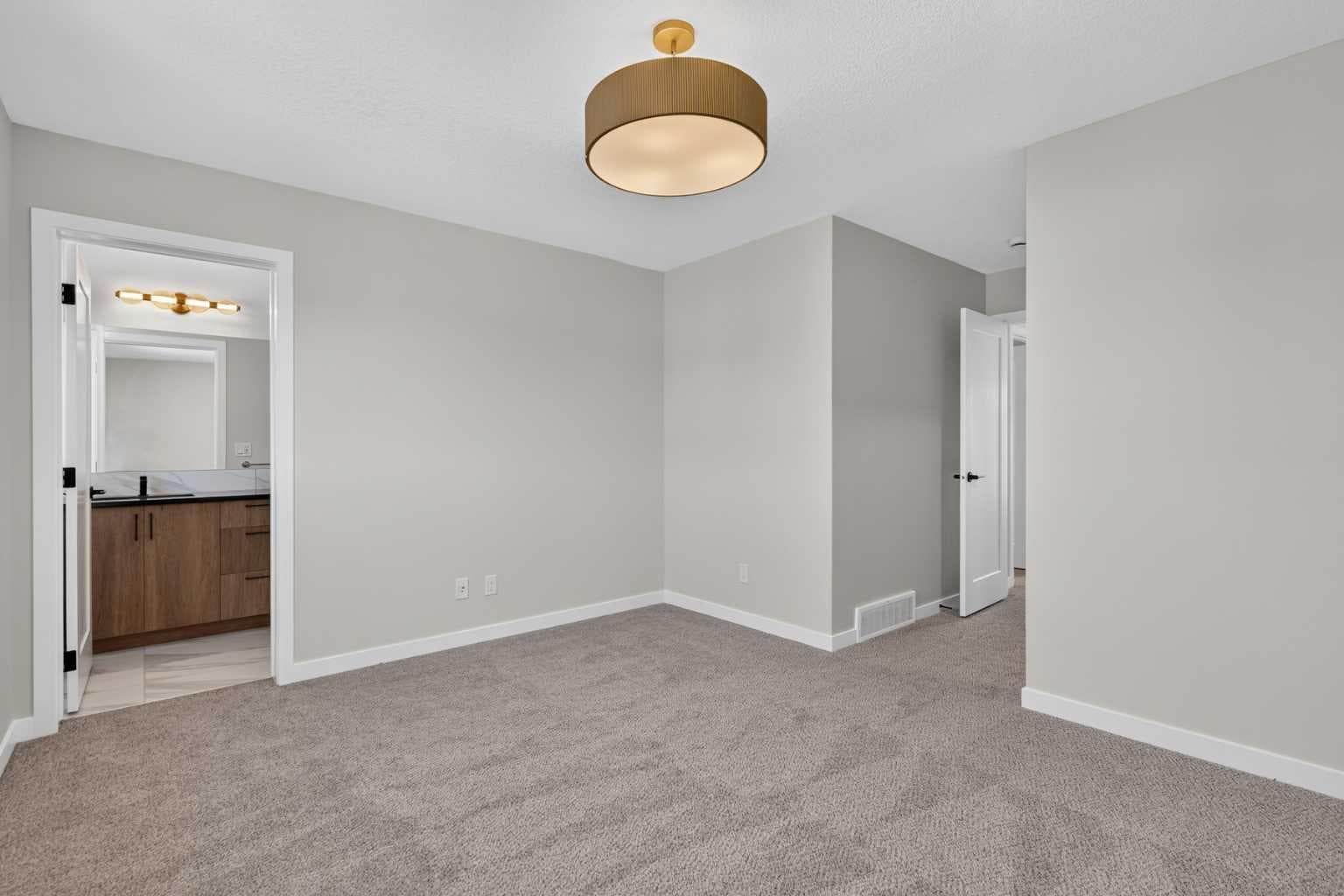 18 Chinook Winds Court SW