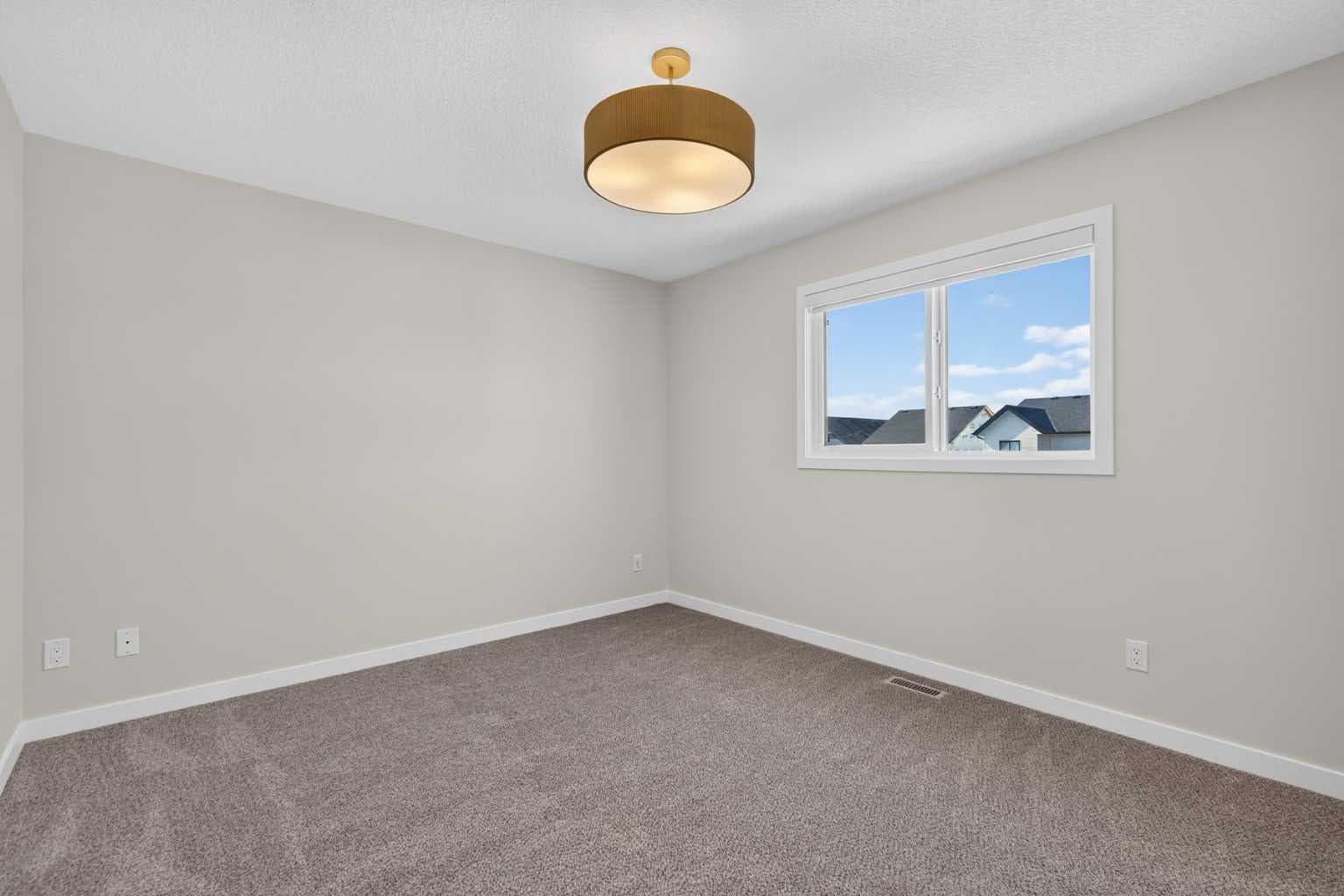 18 Chinook Winds Court SW