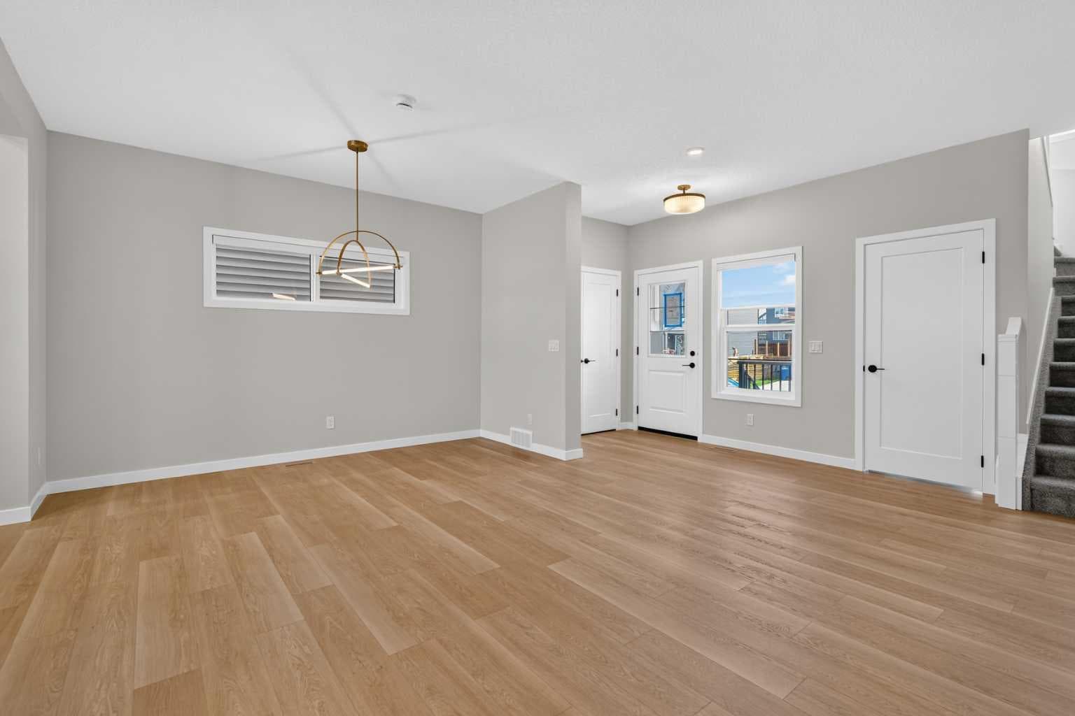 18 Chinook Winds Court SW