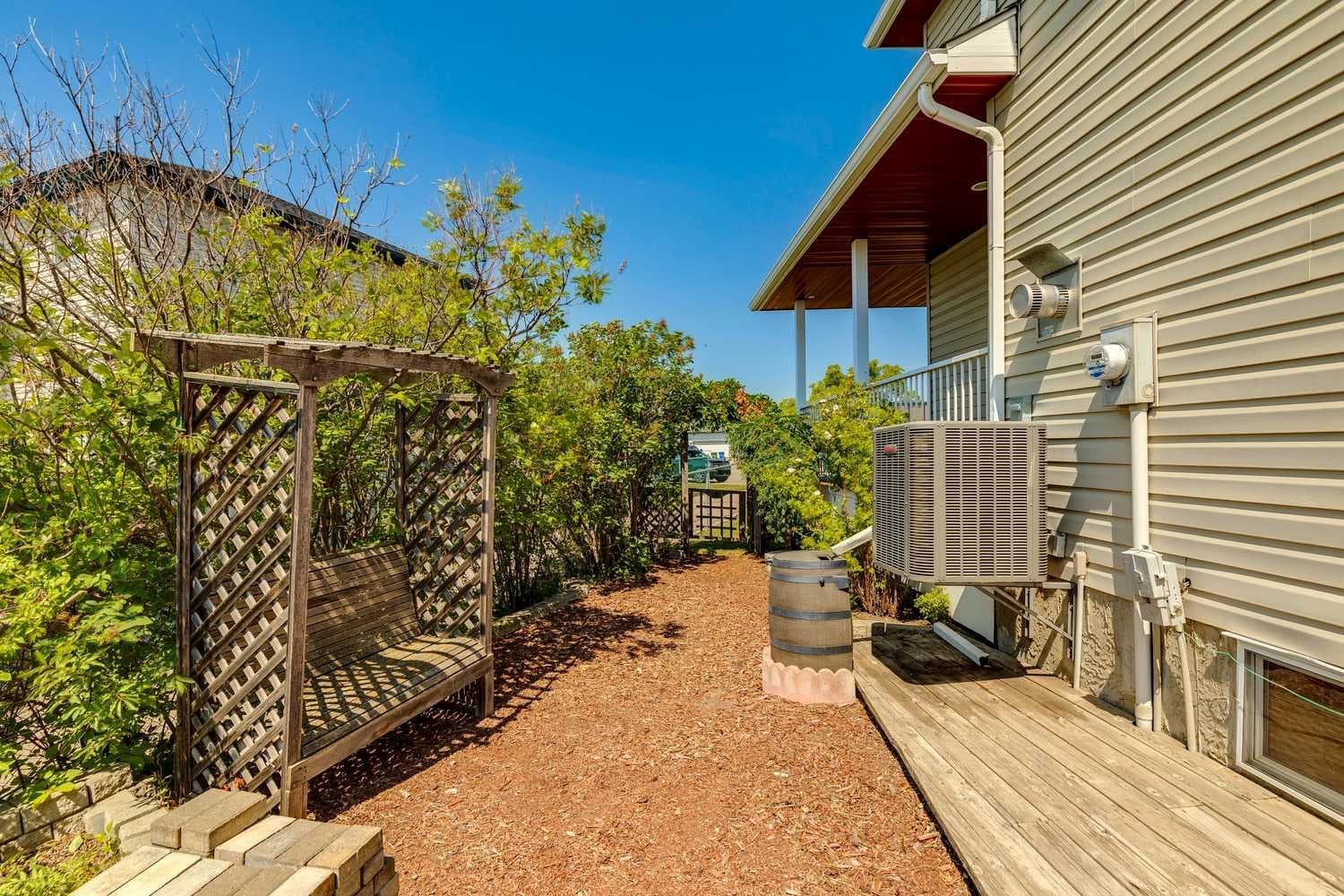 16 Henderson Bay NE