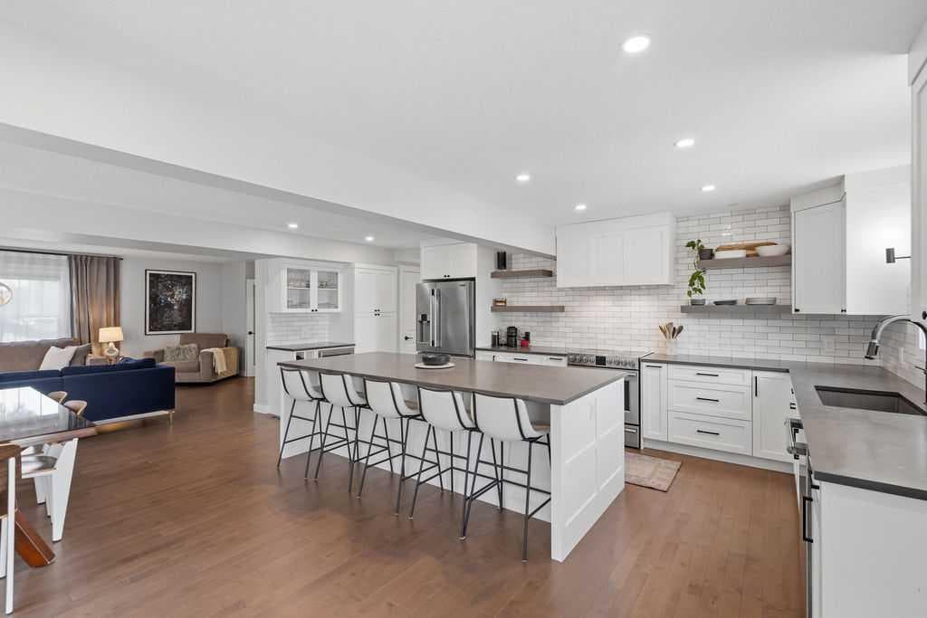 87 Couture Crescent SW