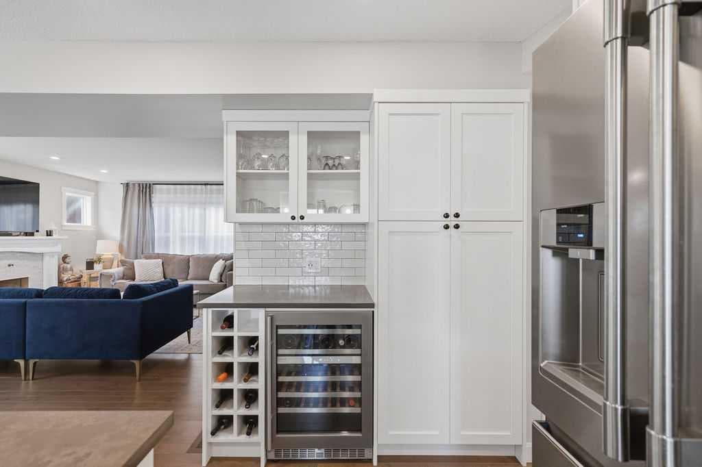 87 Couture Crescent SW