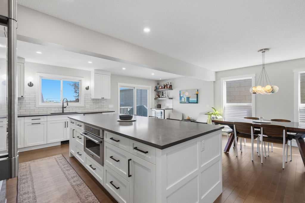 87 Couture Crescent SW