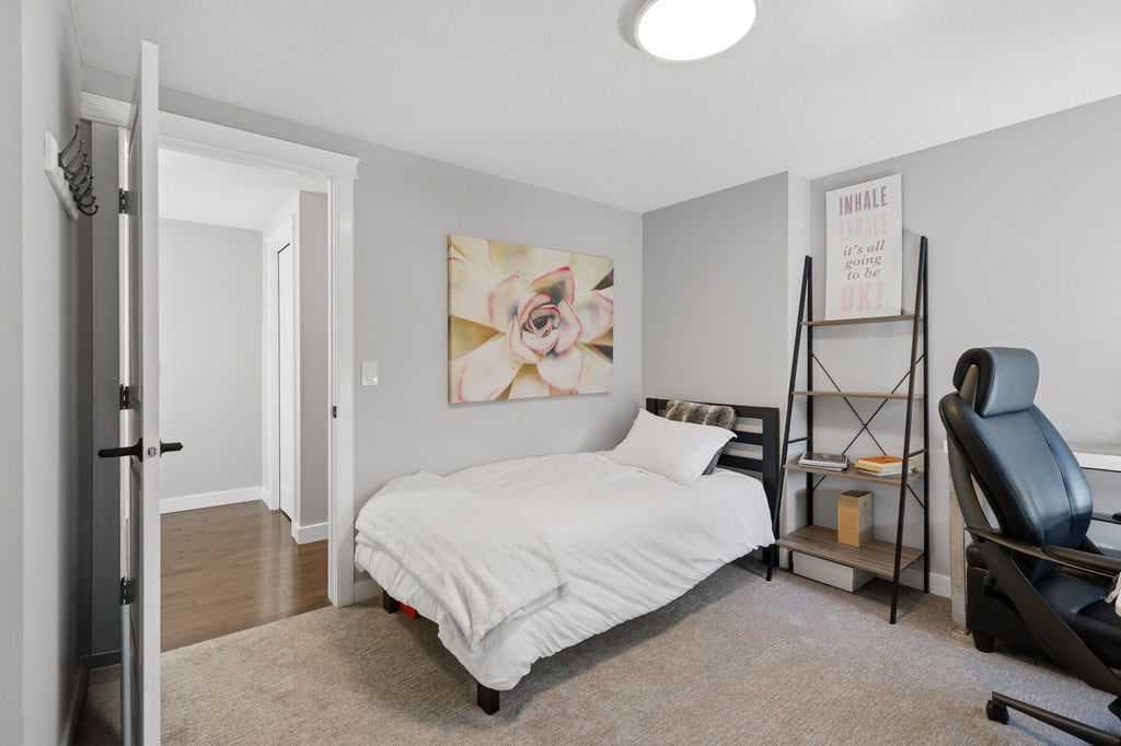 87 Couture Crescent SW